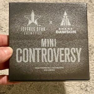 Jeffree Star Mini Controversy Palette - Black